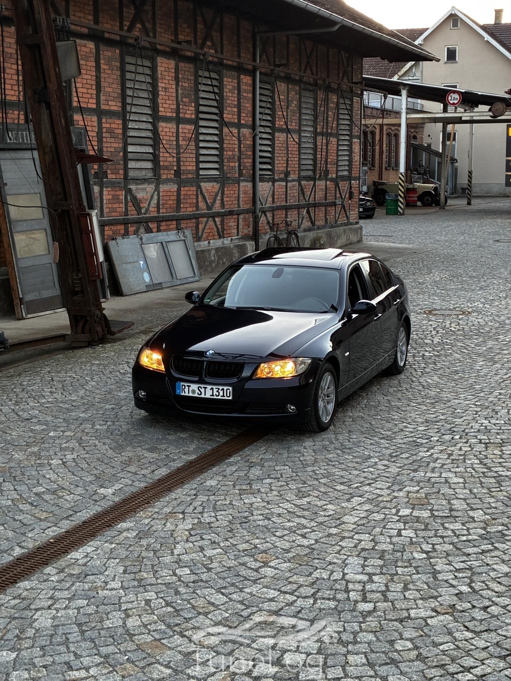 320i