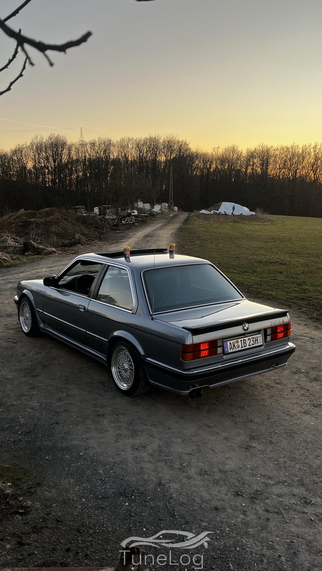 323i