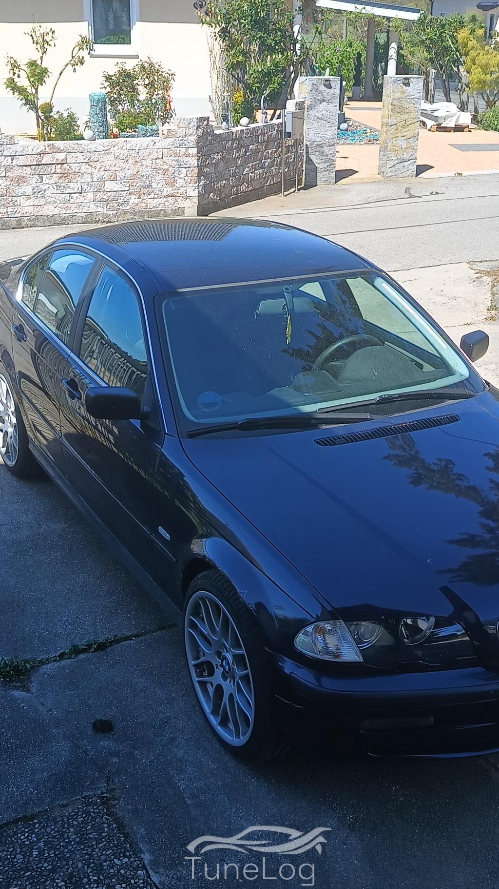 320i