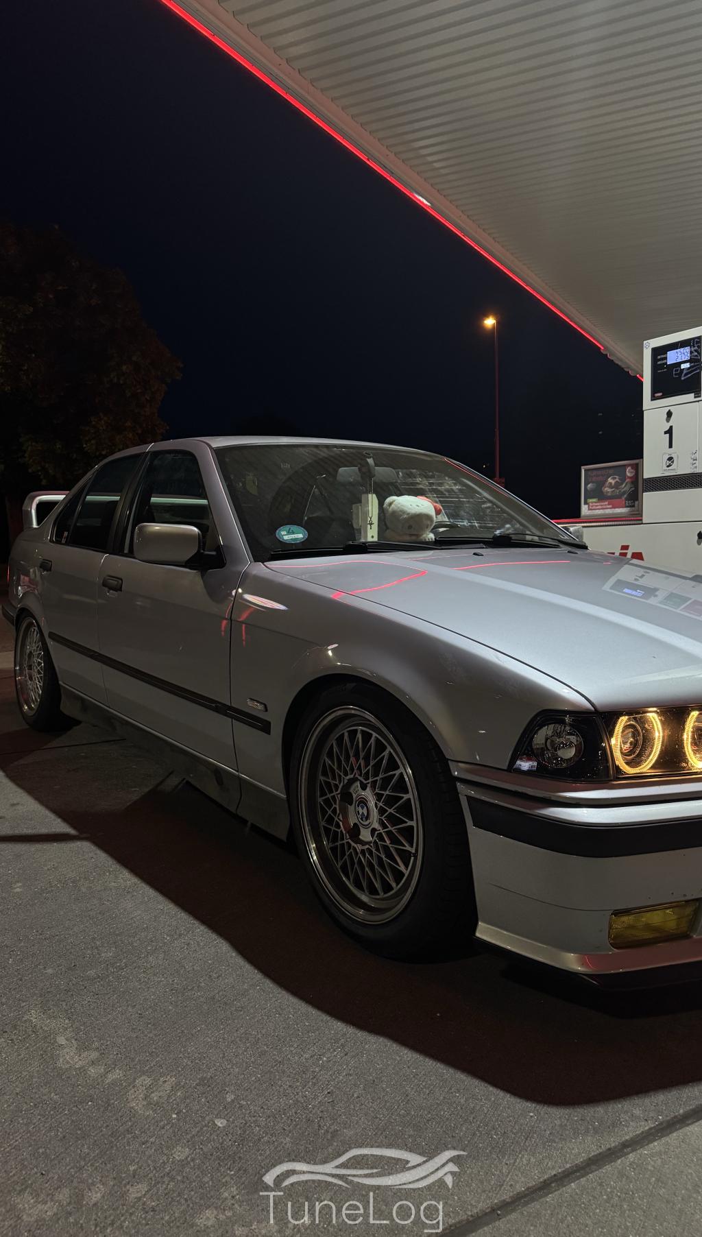 318i