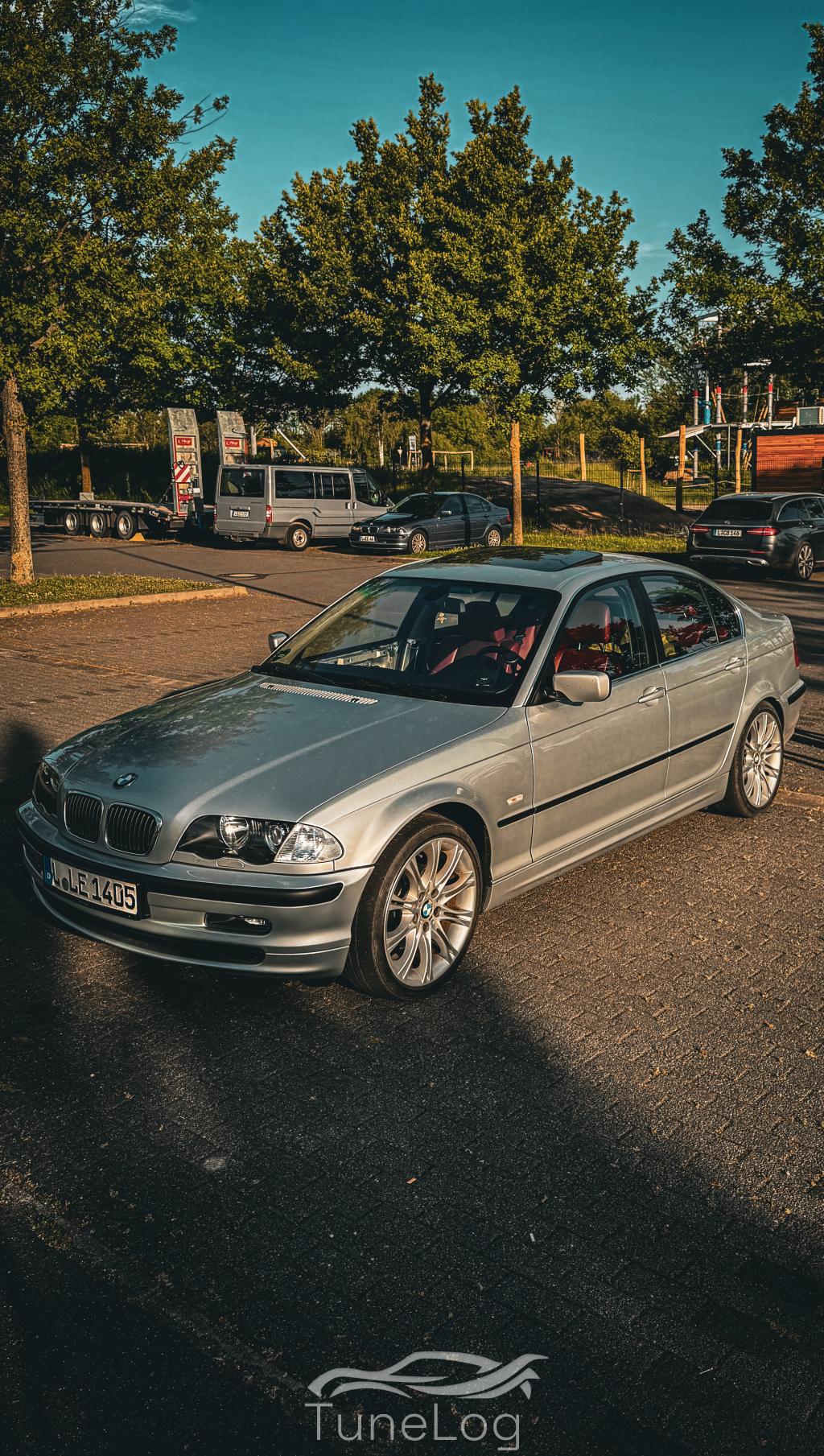 320i