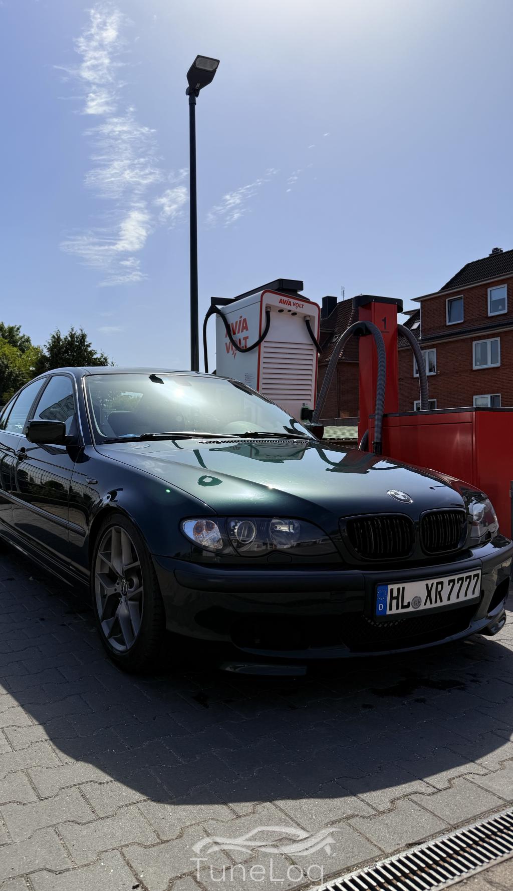 320i