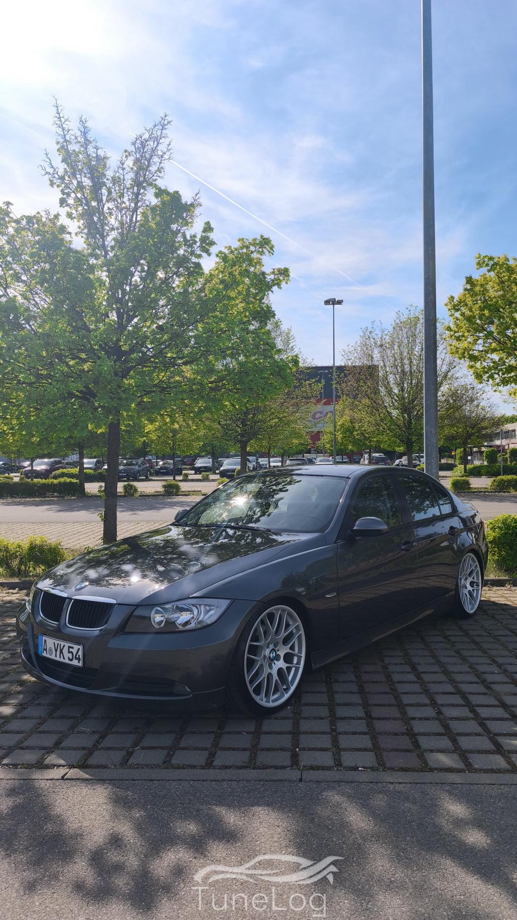 318i