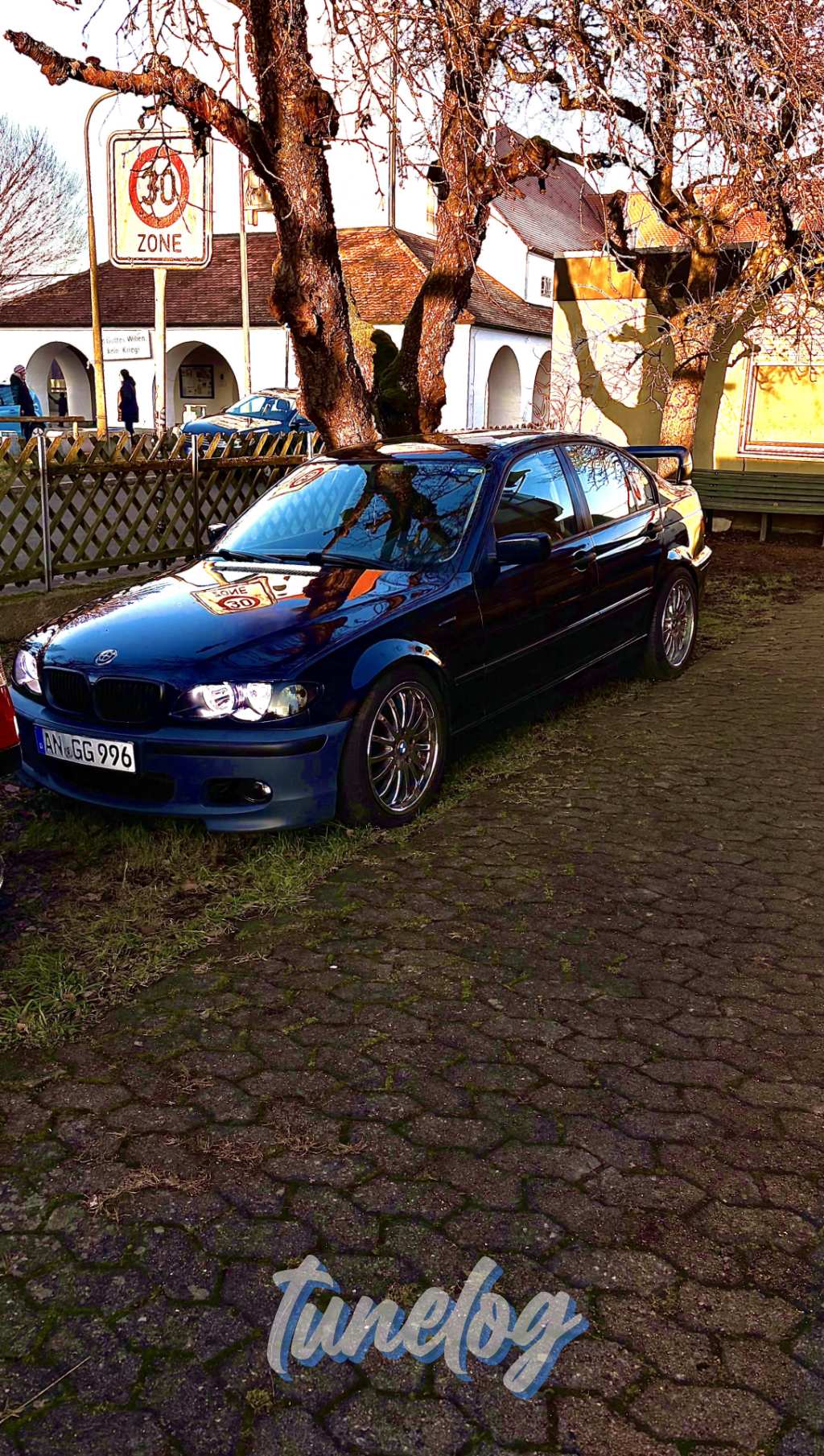 2004 BMW 325i
